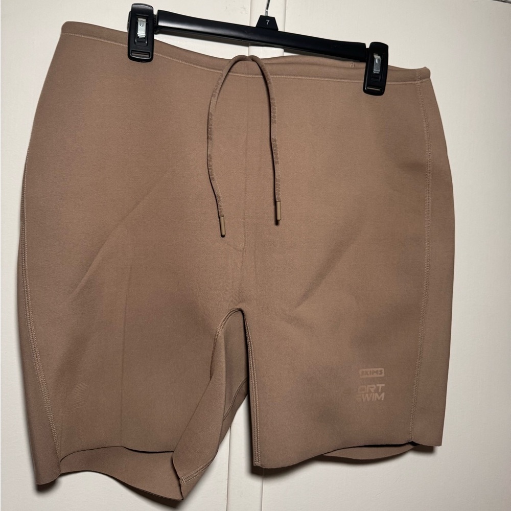 โค๏ธ SKIMS Sport Swim Mid Thigh Shorts 2X NWT - Picture 1 of 4